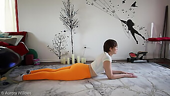 Cute Girlfriend Shows Off Her Yoga Skills In Hd Video