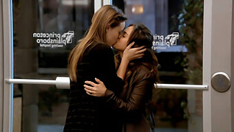 Olivia Wilde Y Jaclyn Jonet'S Lesbian Porn Kissing