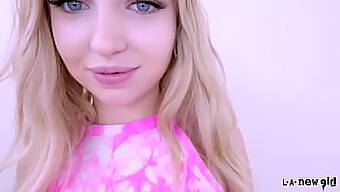 Blond Bomba Daje Gorący Blowjob W Pov.