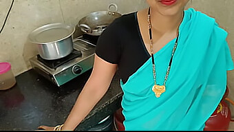 Isteri Rumah Tangga India Berselingkuh Dengan Abang Tiri Di Dapur Dalam Video Buatan Sendiri