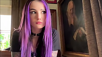 Goth Teen Spritzt In Diesem Tabu-Video Auf Den Penis Ihres Stiefbruders