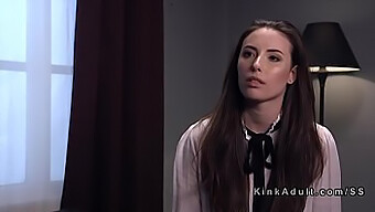 Sidottu Brunette Kokee Ankaran Rangaistuksen Ja Karkean Anaaliseksin