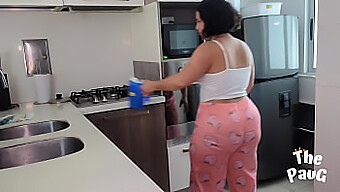 Eu E Minha Colega De Quarto Latina Temos Sexo Apaixonado Na Cozinha.