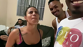 El Encuentro Interracial De La Matriarca Brasileña Ruivinha Con Tres Sementales De Ébano