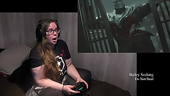 Pantat Besar Brunette Gemuk Dilucuti Dalam Permainan Resident Evil 2