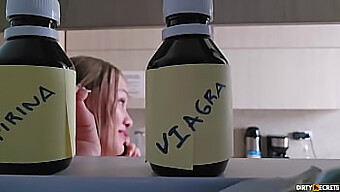 Unge Og Liderlige Liltimy Tager Viagra For Fejl Af Sin Stedmor Og Udnytter Det.