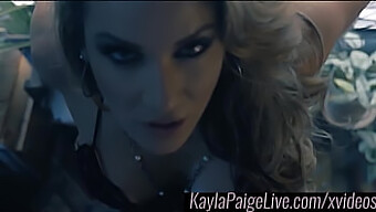 A Sessão Solo De Kayla Paige Com Brinquedos Sexuais E Striptease Orgásmico