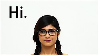 Arap Porno Yıldızı Mia Khalifa, Çarpıcı Fiziğini Yakın Çekimde Sergiliyor